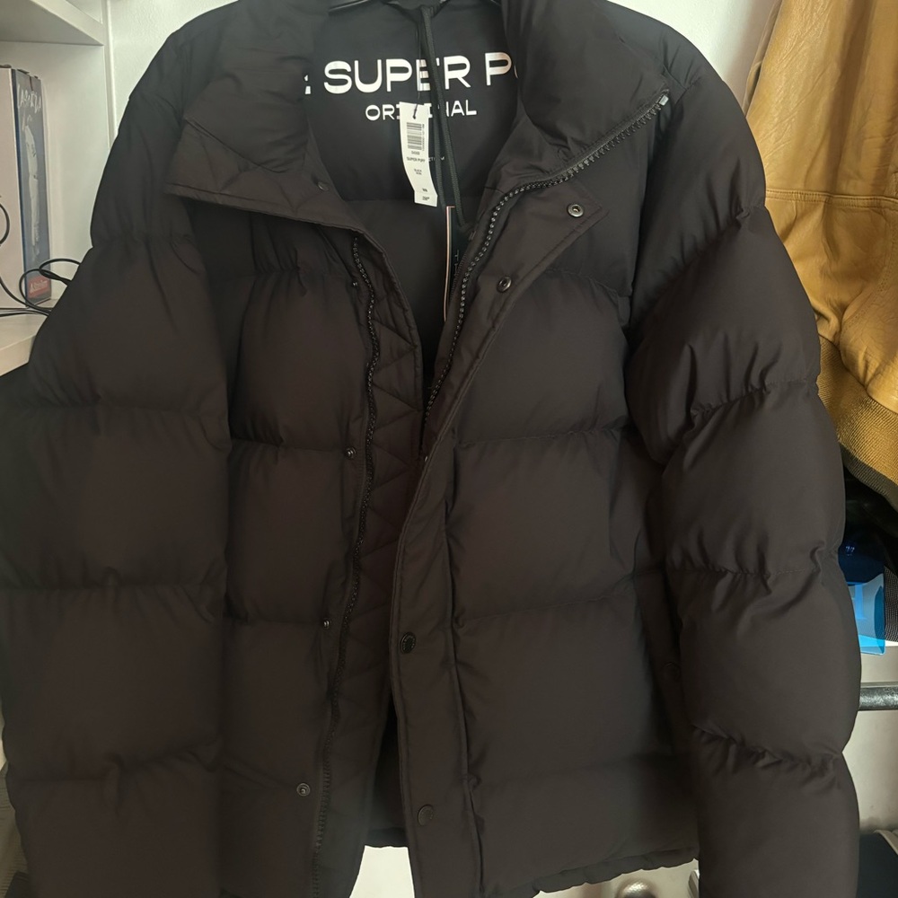 Aritzia super puff matte black jacket w detachable hood medium